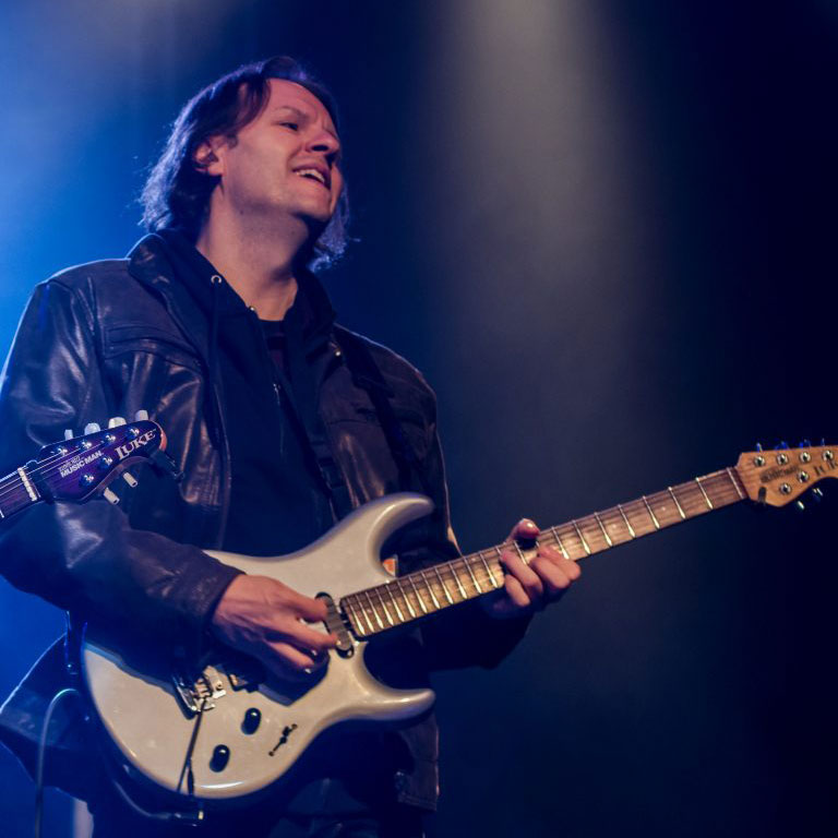 Gitarist der Night of Music Band